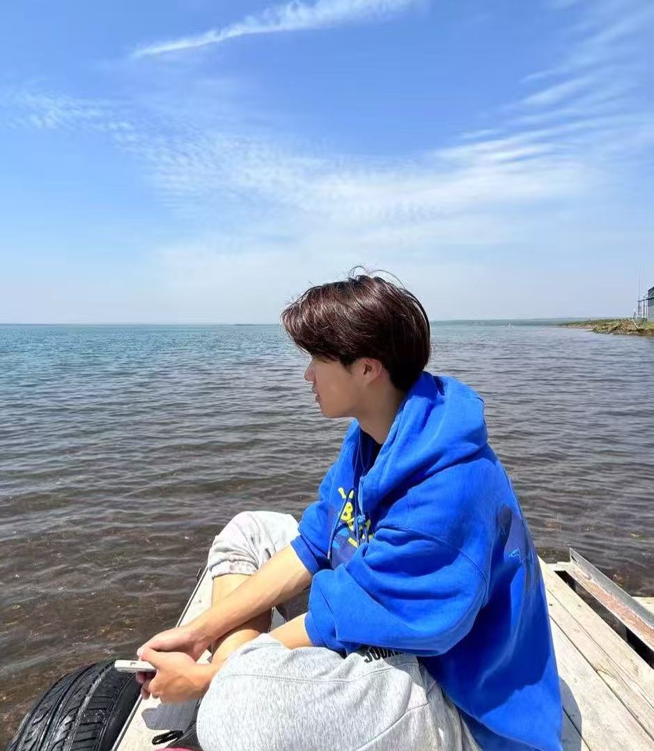 He Lingfeng (何凌峰)